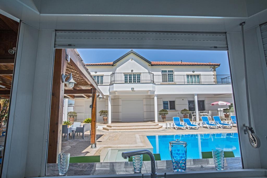 Papas Family Villa Paralimni Buitenkant foto