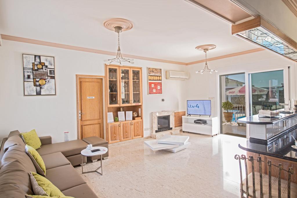 Papas Family Villa Paralimni Buitenkant foto